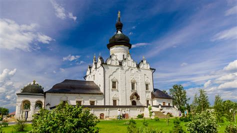 Chram Zaśnięcia Matki Bożej! Niesamowite freski i historia skryta w kamieniach