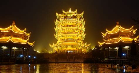  Yellow Crane Tower: Dominating the Skyline, Whispering Tales of Ancient Glory!