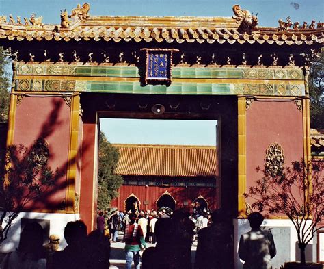  Zhao Tai Temple: History Whispered Through Ancient Walls and Stunning Architecture!